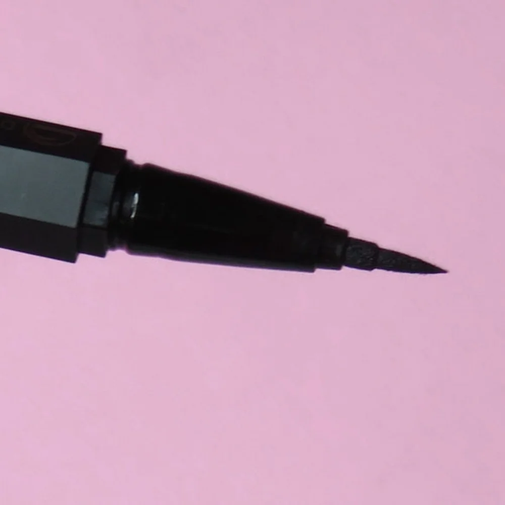 Defiance Beauty Infinity Liquid Eyeliner in shade Enigma (Carbon Black)